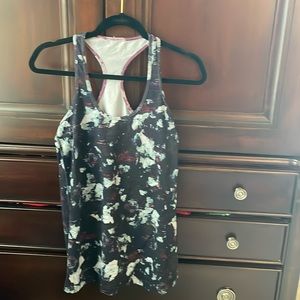 Lululemon sz 8 tank